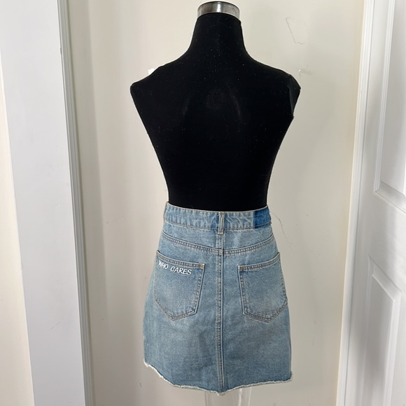 Noisy May Distressed Who Care Care Denim Jeans Skirt Size Medium - Picture 13 of 13